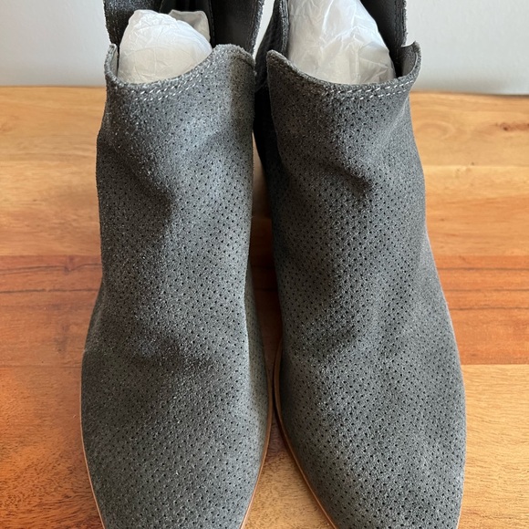 Dolce Vita Karsen Bootie - Size 8 - Picture 8 of 14